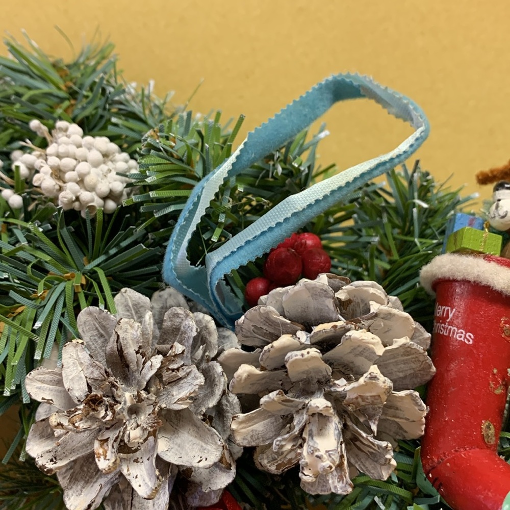 Merry Christmas Heart Wreath - Picture 7 of 8